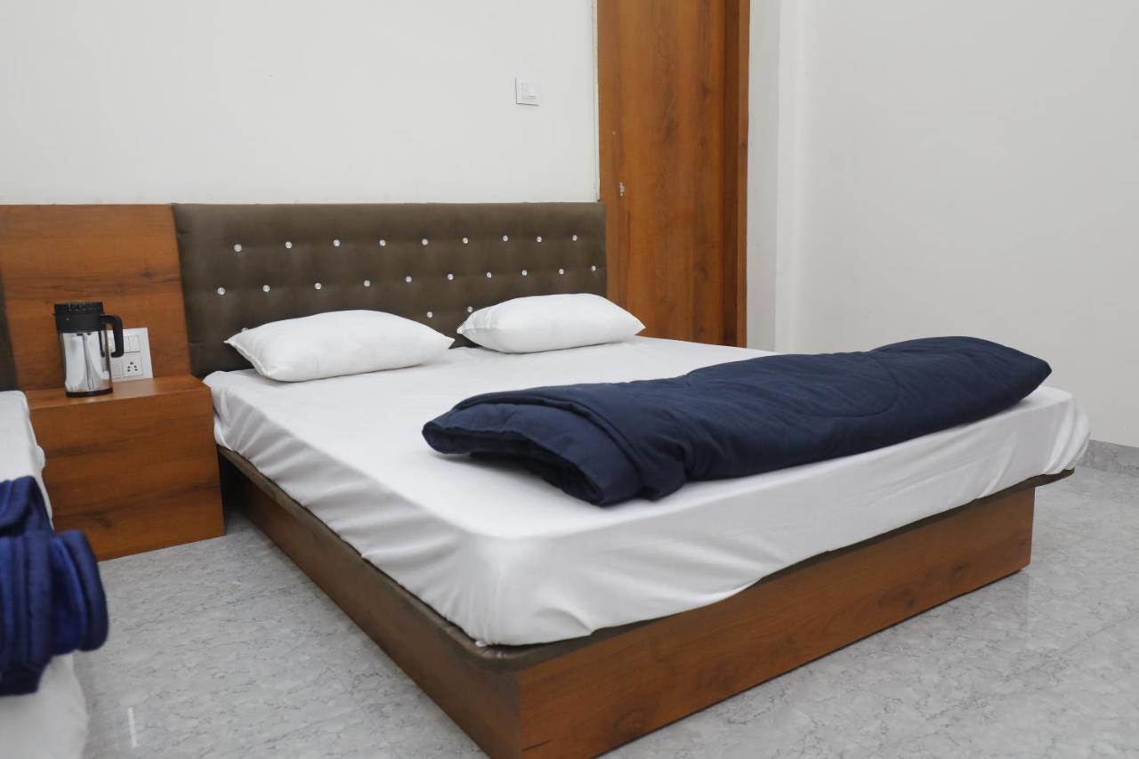 Hotel Garima Ujjain Eksteriør billede
