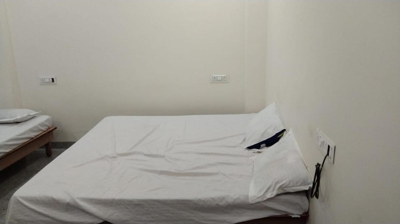 Hotel Garima Ujjain Eksteriør billede